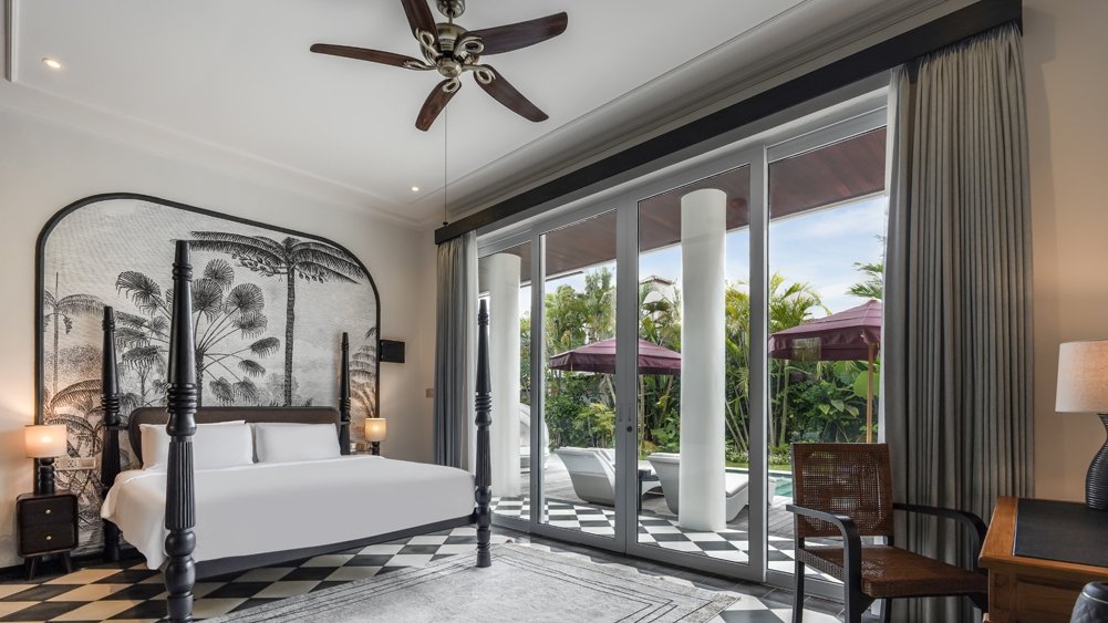 Elite Havens - Helene's Villa - Poolside bedroom
